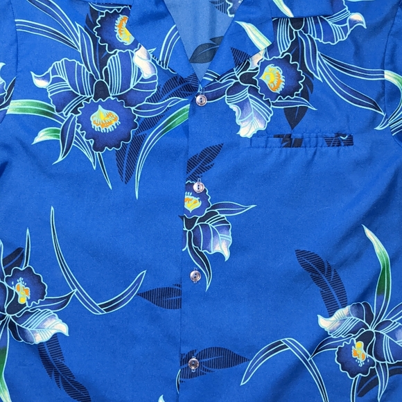 Vintage Hilo Hattie floral Hawaiian shirt - Picture 2 of 4